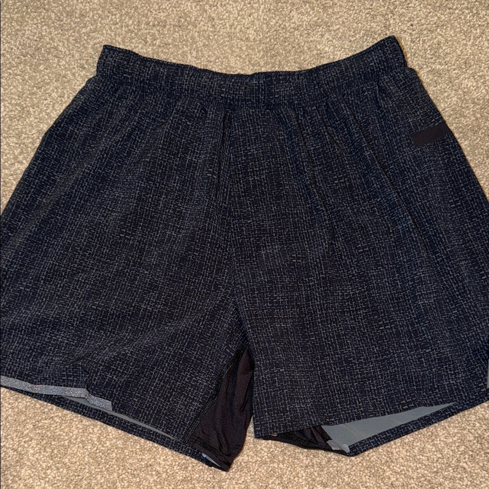 LULULEMON T.H.E. Shorts Mens Wire Weave Foghorn Black Pattern Size Small